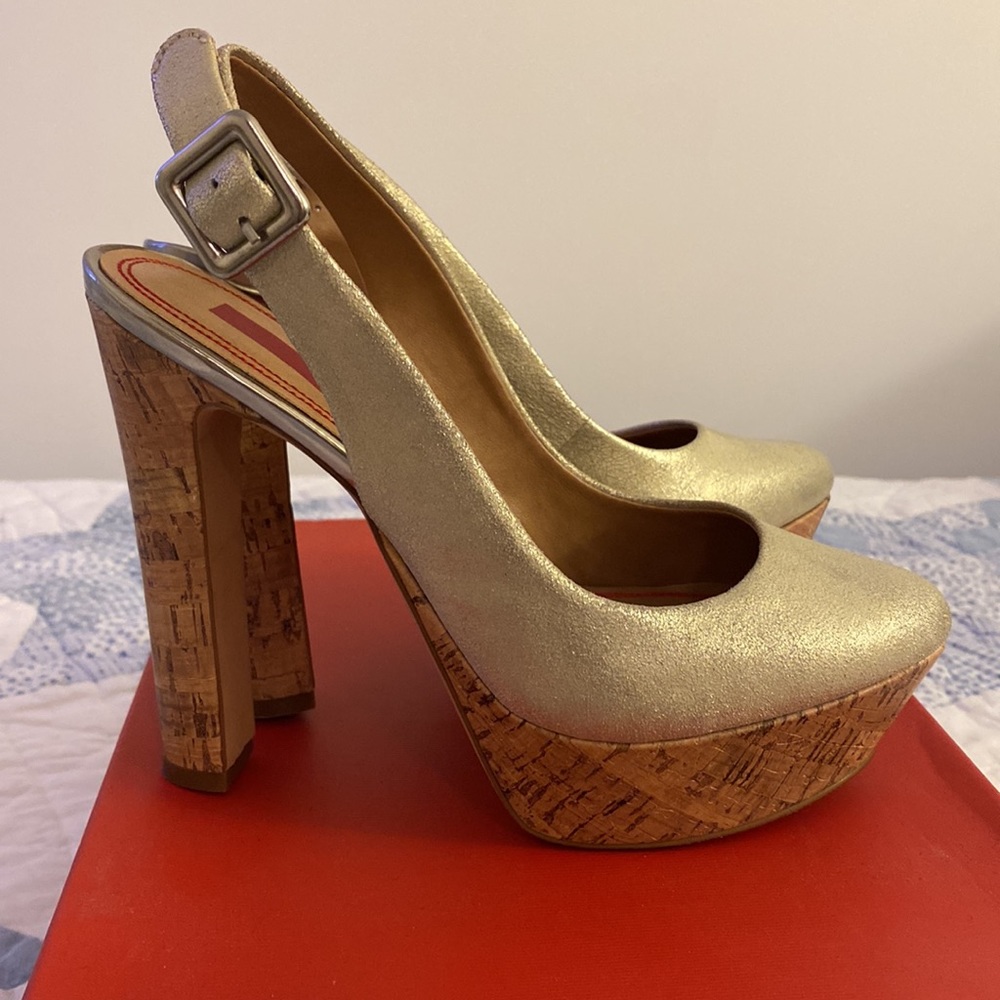 5|48 platinum pumps with a gorgeous wood heel and platform
